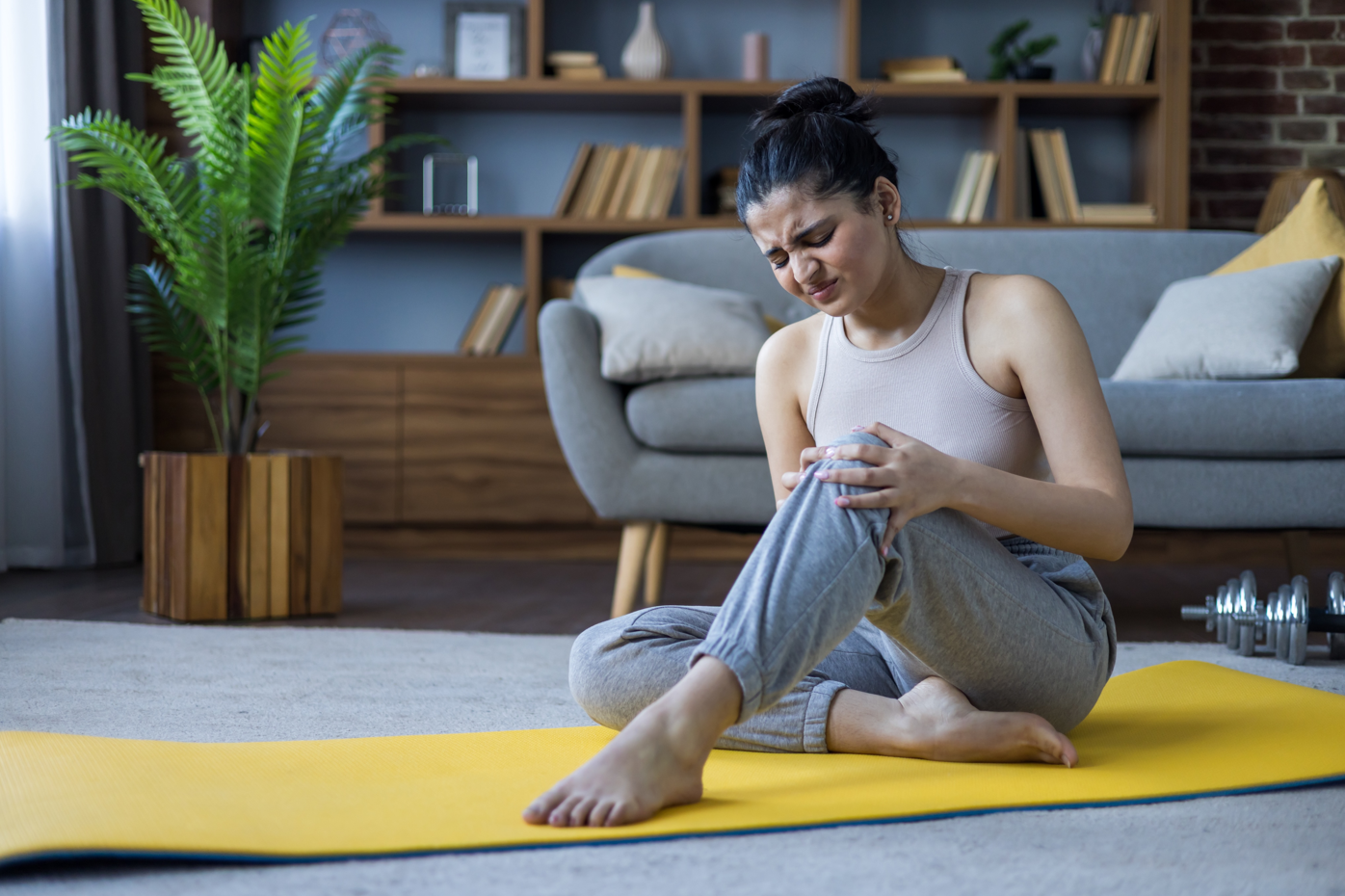 Ból kolan – co może być jego przyczyną i jak sobie z nim radzić?